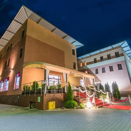 Hotel Texicana Sulechów エクステリア 写真