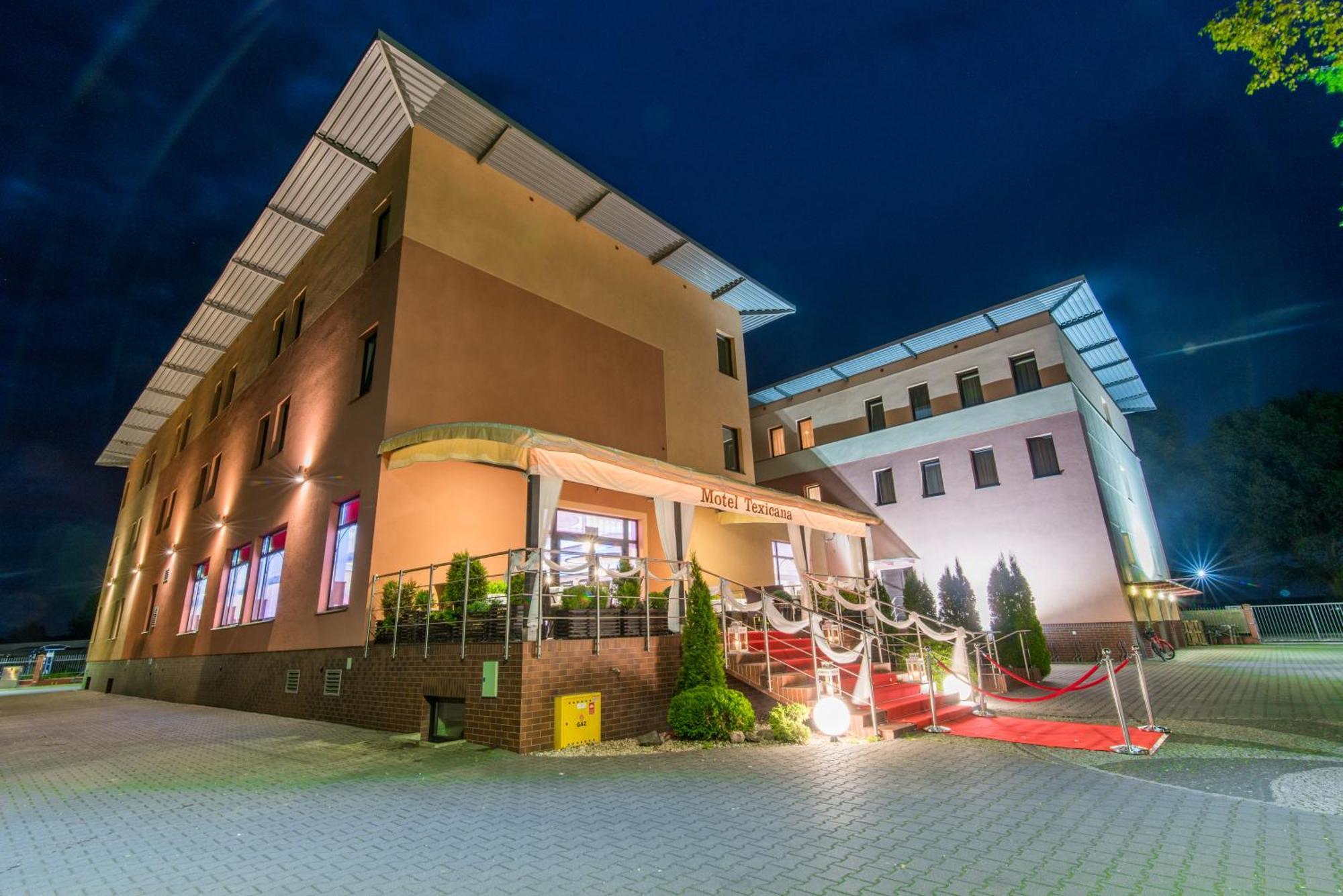 Hotel Texicana Sulechów エクステリア 写真