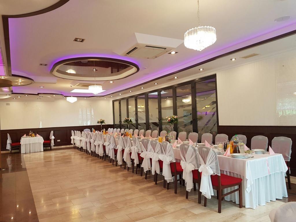 Hotel Texicana Sulechów エクステリア 写真