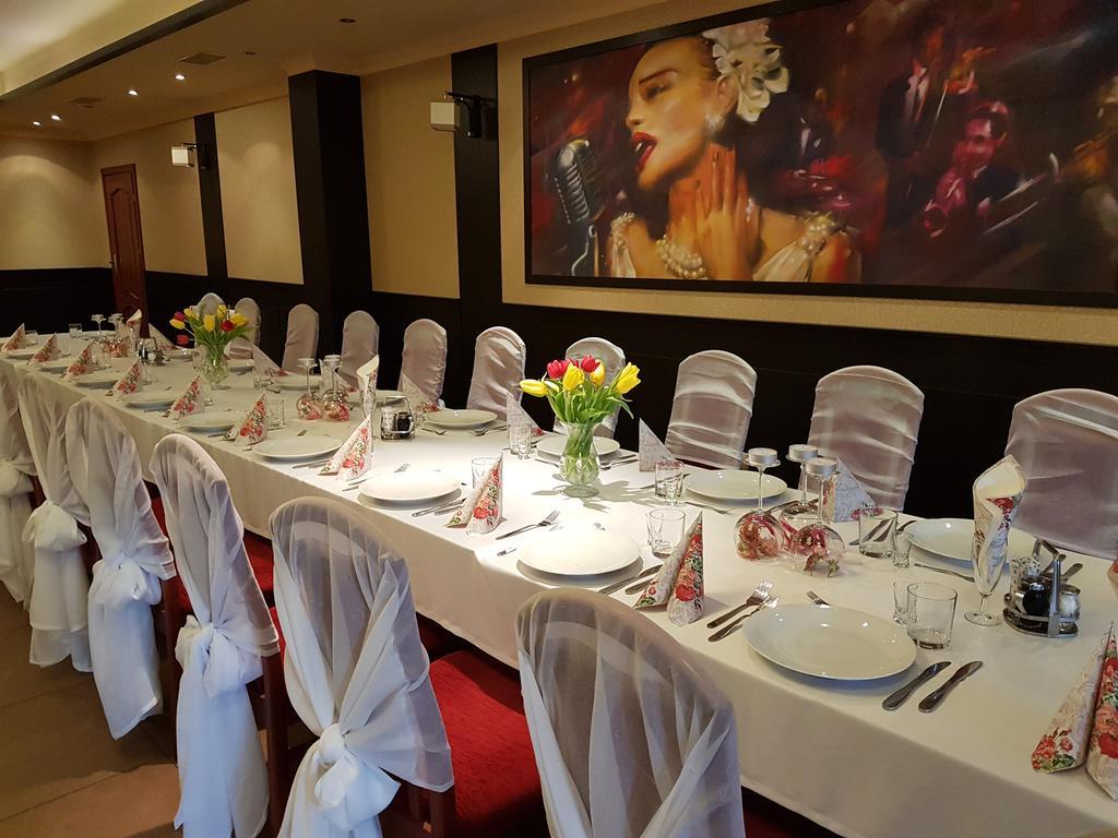 Hotel Texicana Sulechów エクステリア 写真