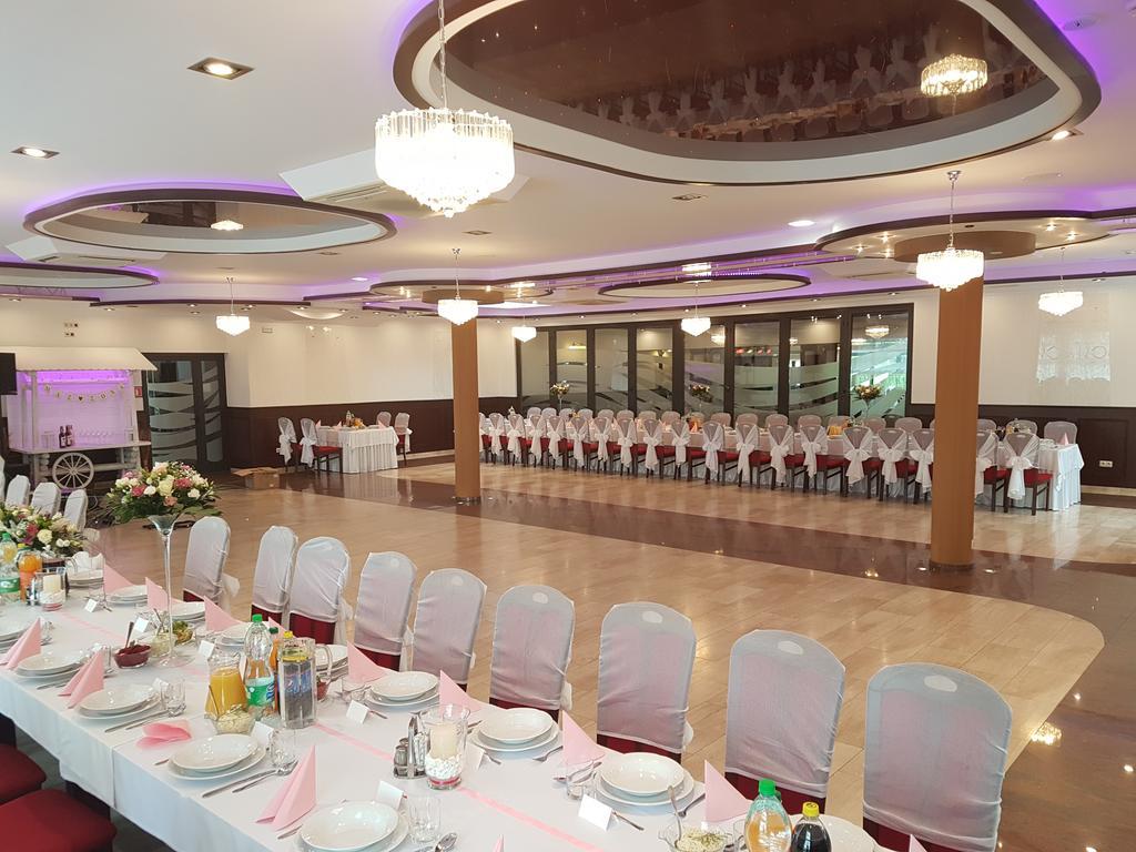 Hotel Texicana Sulechów エクステリア 写真
