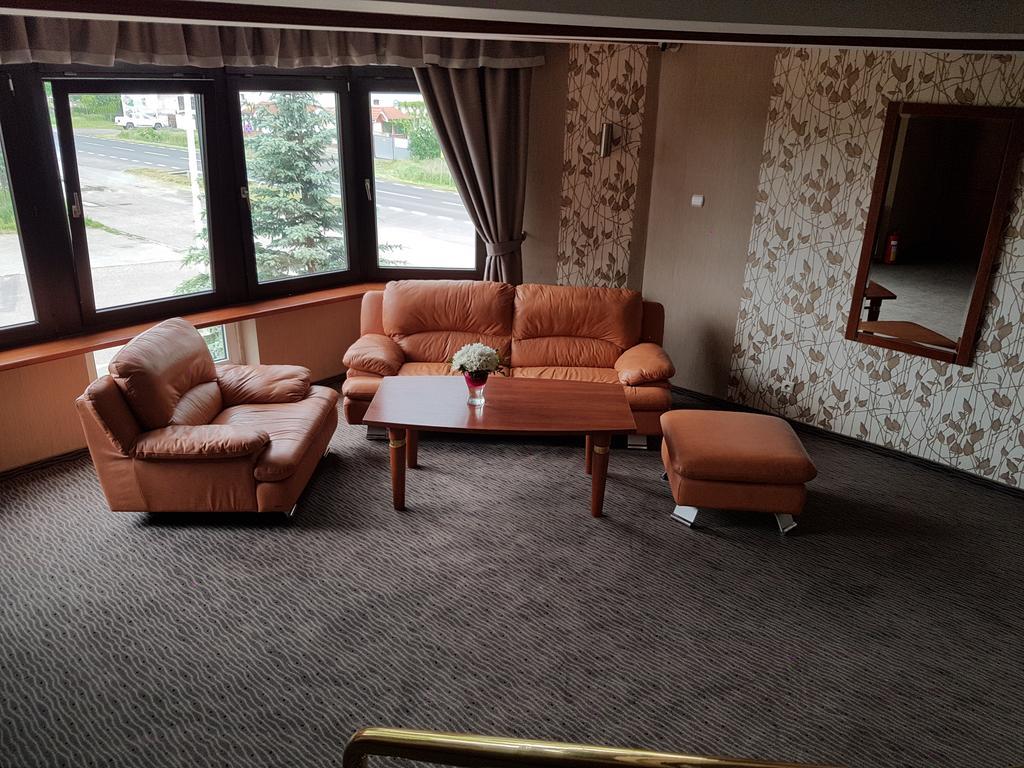 Hotel Texicana Sulechów エクステリア 写真