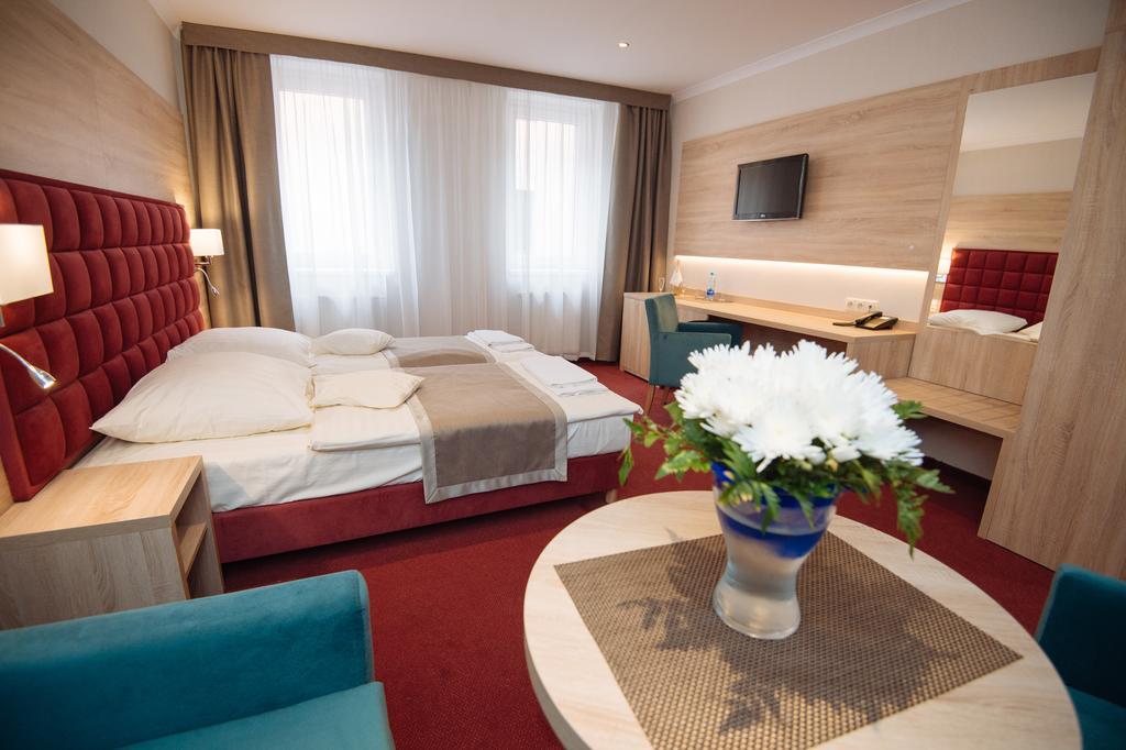 Hotel Texicana Sulechów エクステリア 写真