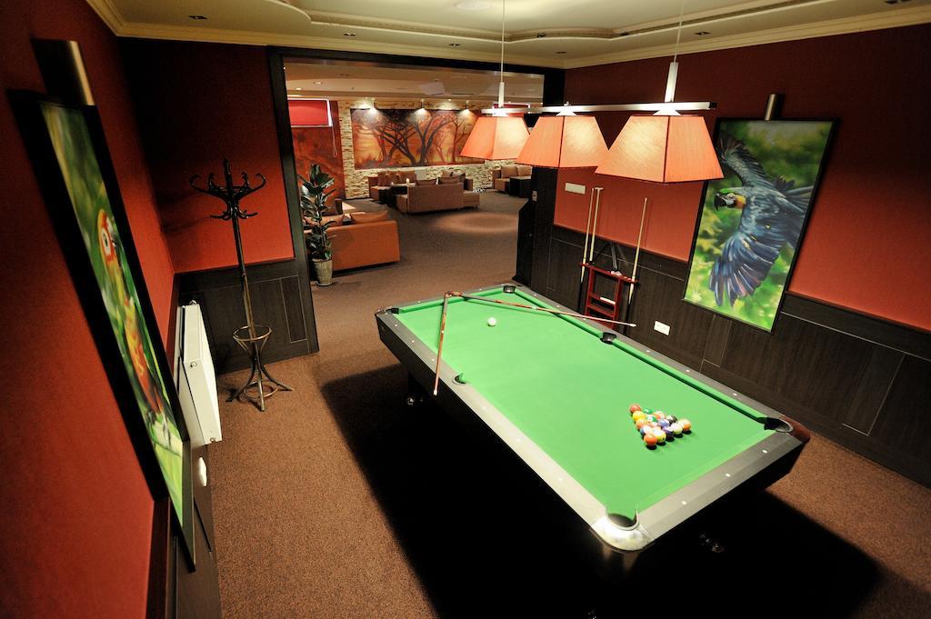 Hotel Texicana Sulechów エクステリア 写真