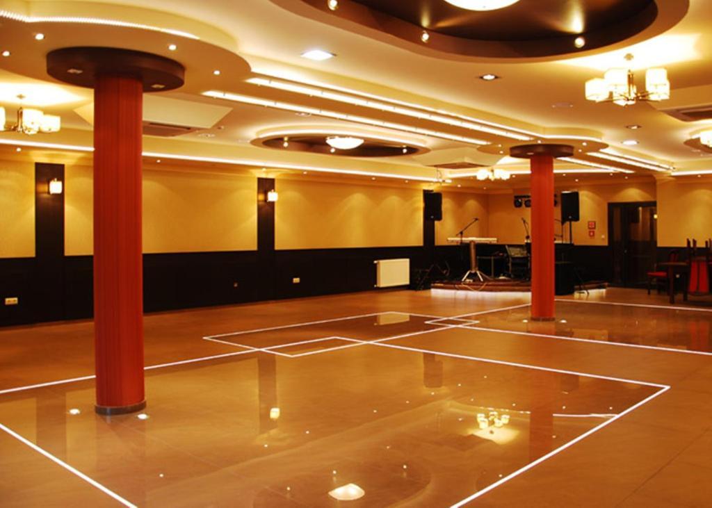 Hotel Texicana Sulechów エクステリア 写真