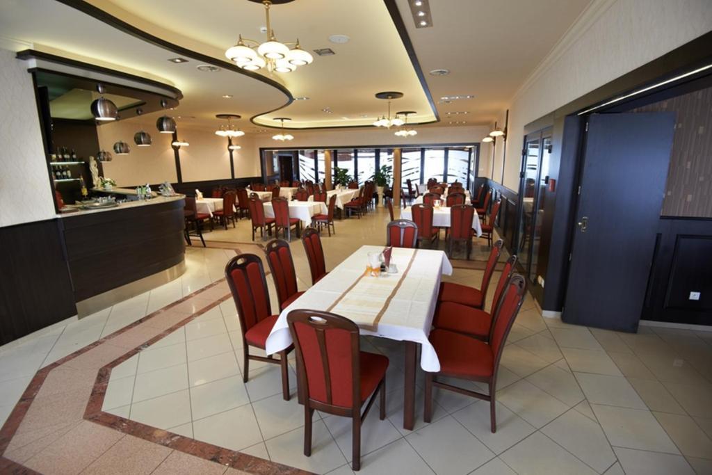 Hotel Texicana Sulechów エクステリア 写真