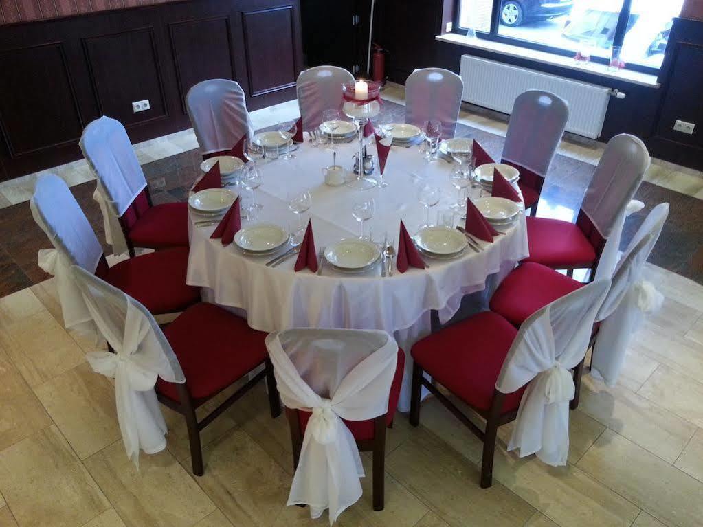 Hotel Texicana Sulechów エクステリア 写真