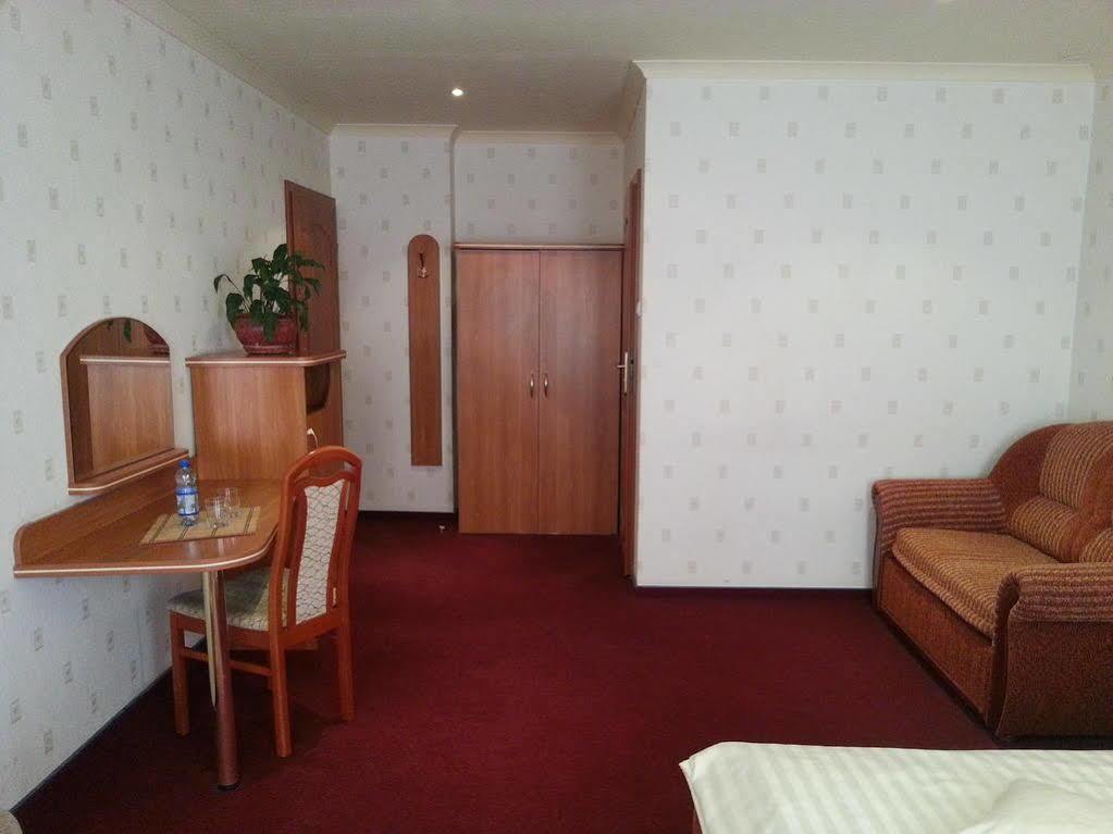 Hotel Texicana Sulechów エクステリア 写真