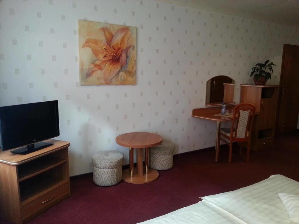 Hotel Texicana Sulechów エクステリア 写真