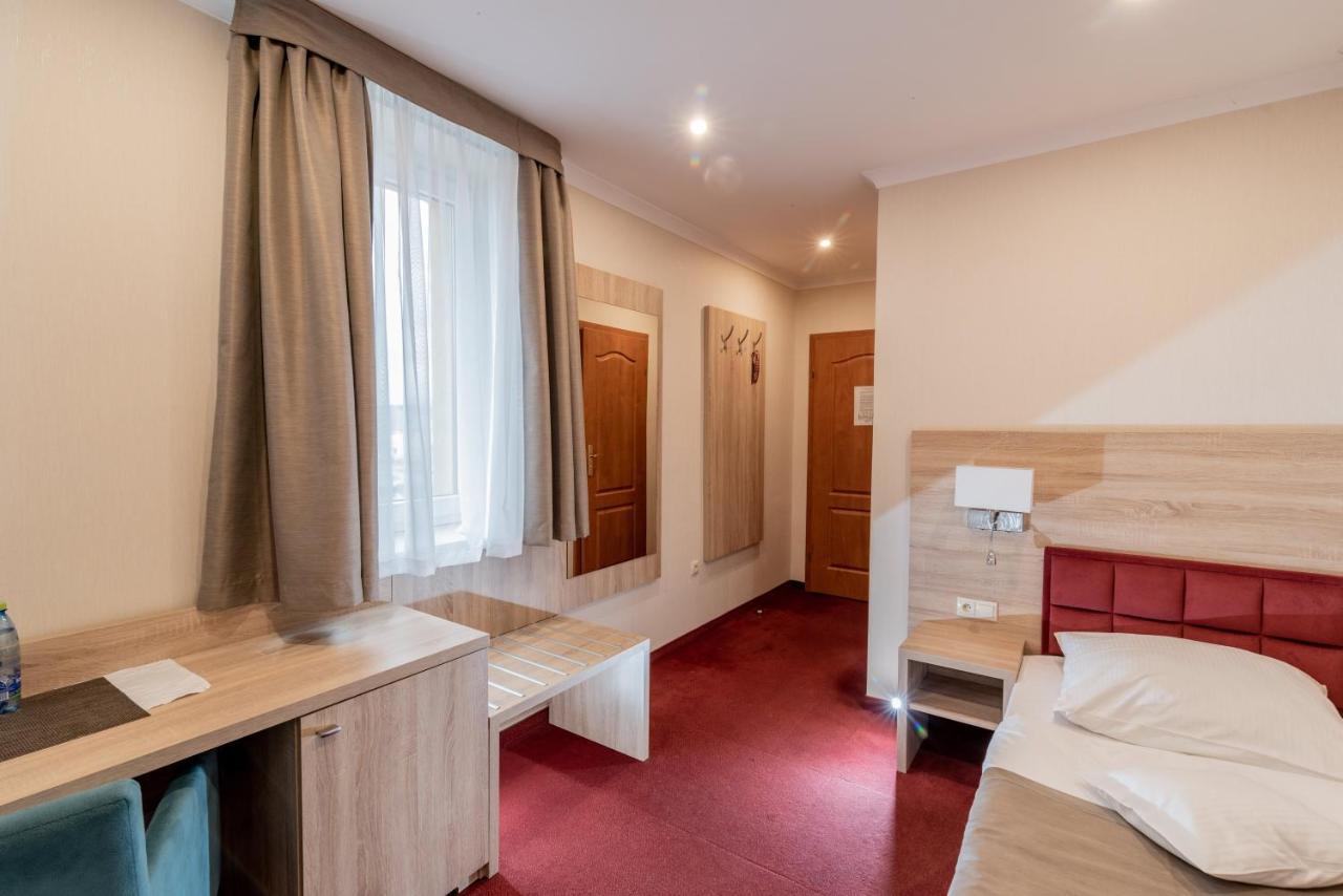 Hotel Texicana Sulechów エクステリア 写真