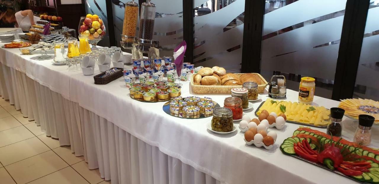 Hotel Texicana Sulechów エクステリア 写真