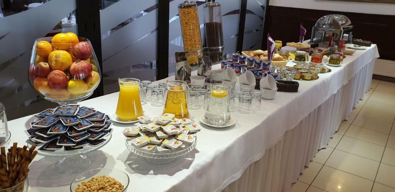 Hotel Texicana Sulechów エクステリア 写真
