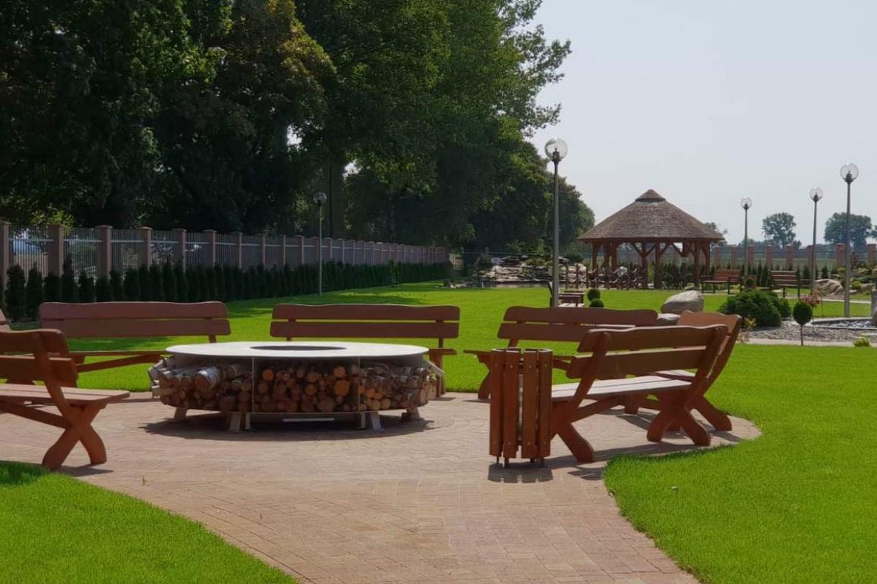 Hotel Texicana Sulechów エクステリア 写真