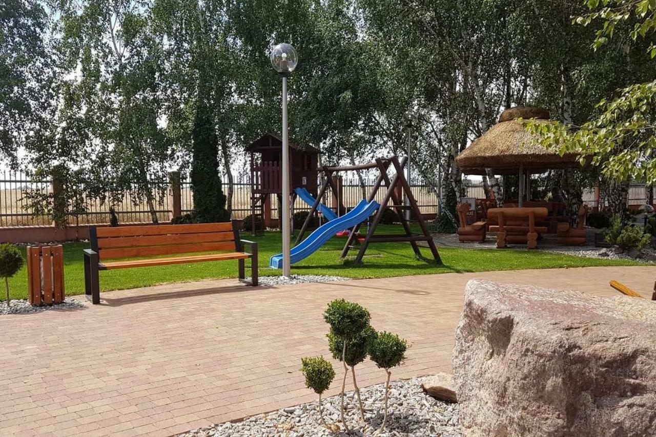Hotel Texicana Sulechów エクステリア 写真